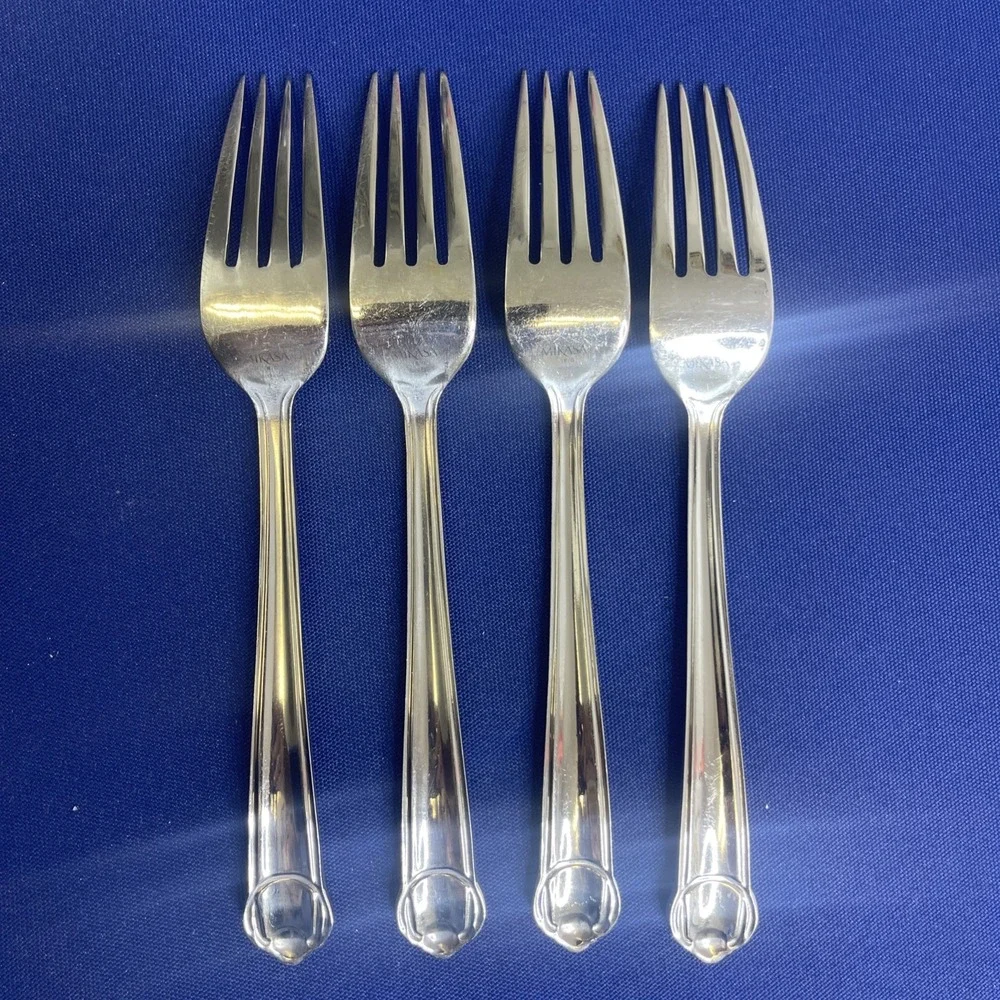 (4) Dinner Forks Mikasa CLASSICO Satin Stainless Flatware 18/0 Indonesia Silver‎